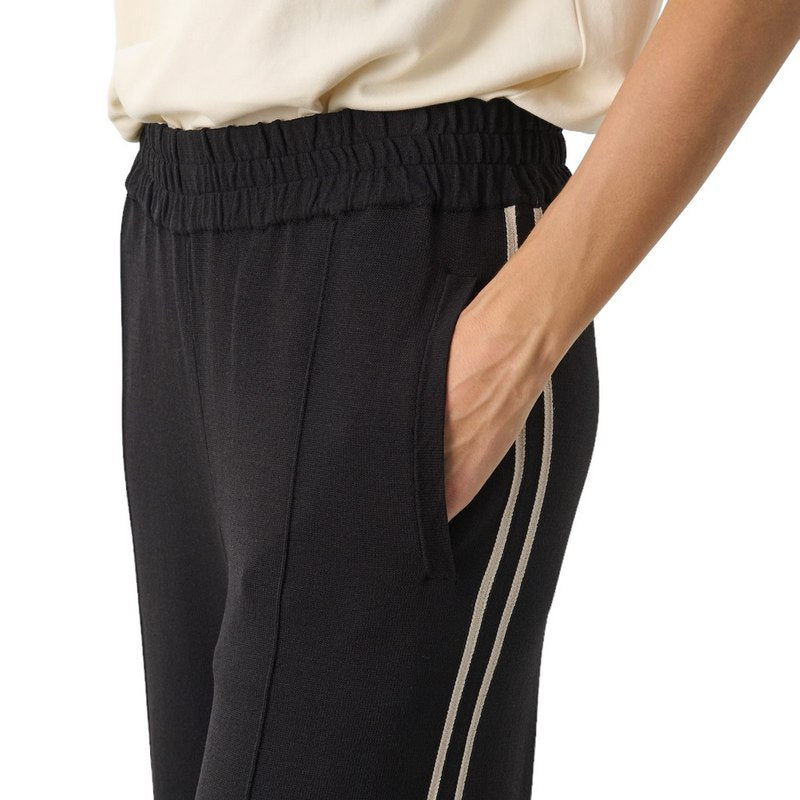 Part Two Clothing Lediona Trousers Black 30308946-194008 on model pocket detail