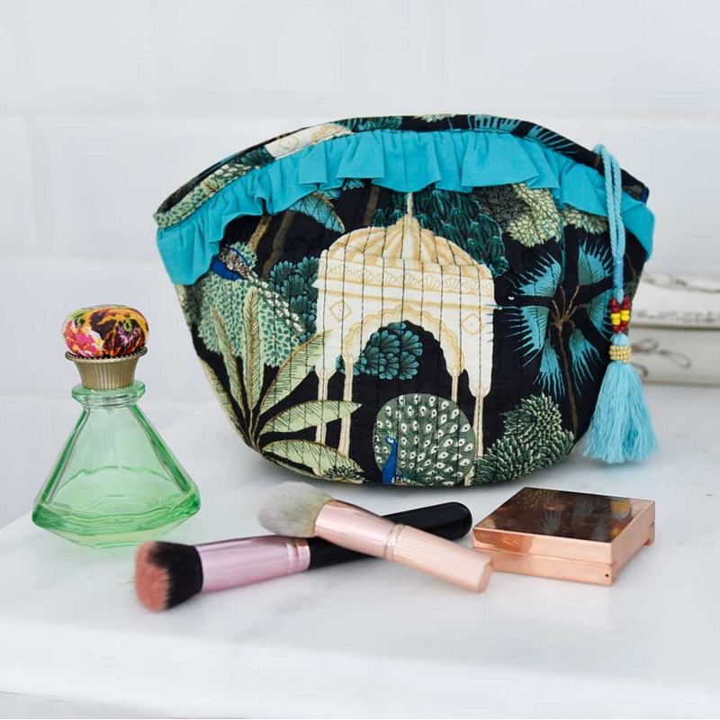 Powell Craft Pagoda Garden Balloon Wash Bag QWBB426 lifestyle