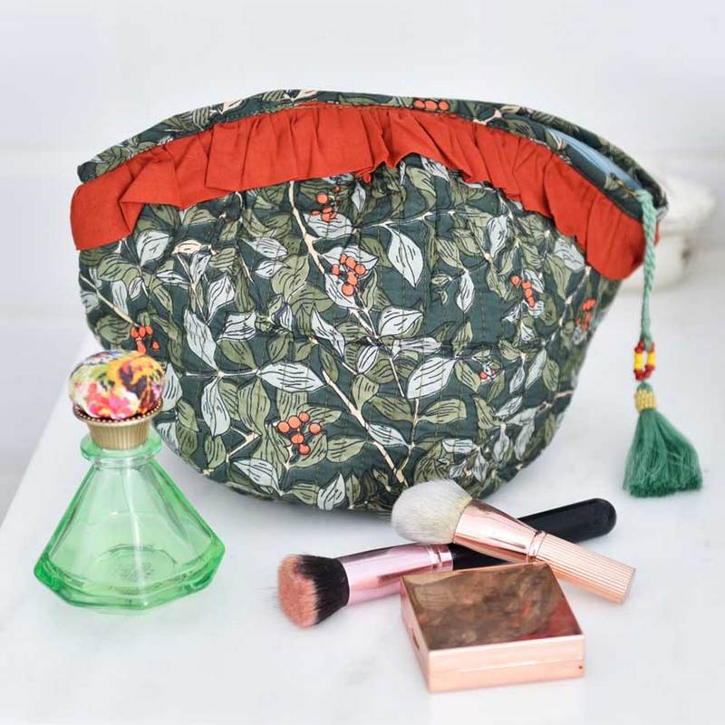 Powell Craft Winter Berry Balloon Wash Bag QWBB427 lifestyle