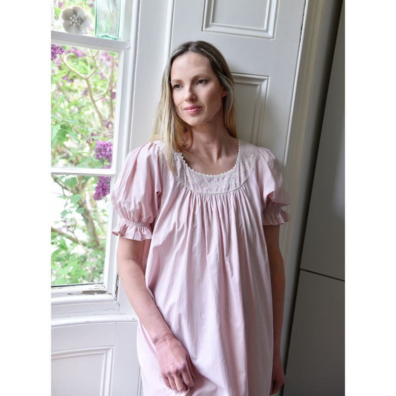 Powell Craft Juliet Round Necked Puffed Sleeve Nightdress Pink SN204 on model collar detail