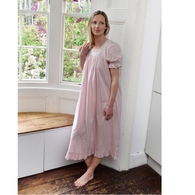 Powell Craft Juliet Round Necked Puffed Sleeve Nightdress Pink SN204 on model side