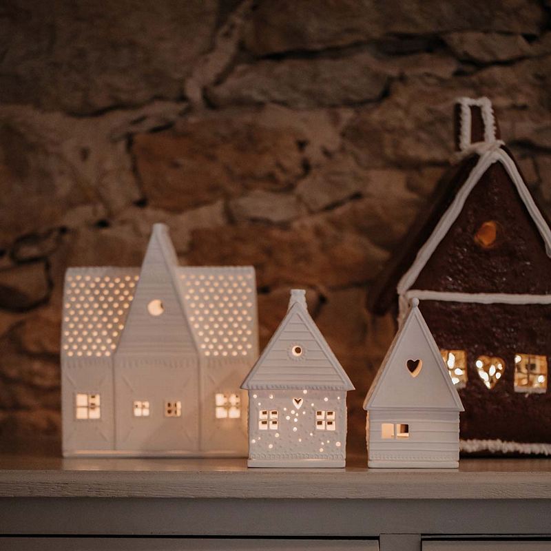 Rader Porcelain Gingerbread Light House 90318 lifestyle