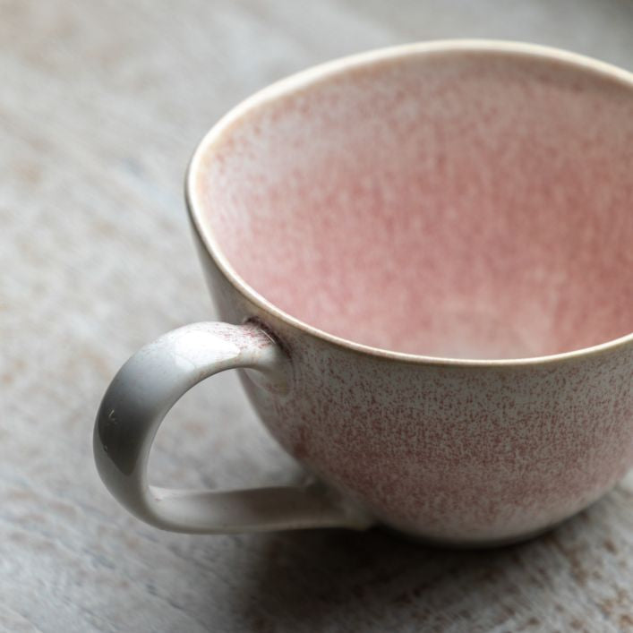 Reactive Organic Mug Rose Pink lifestyle close-up