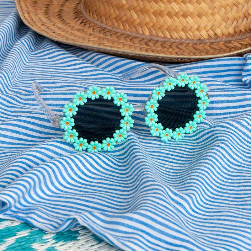 Rex International Funglasses Green Daisy Sunglasses 30337 lifestyle 1