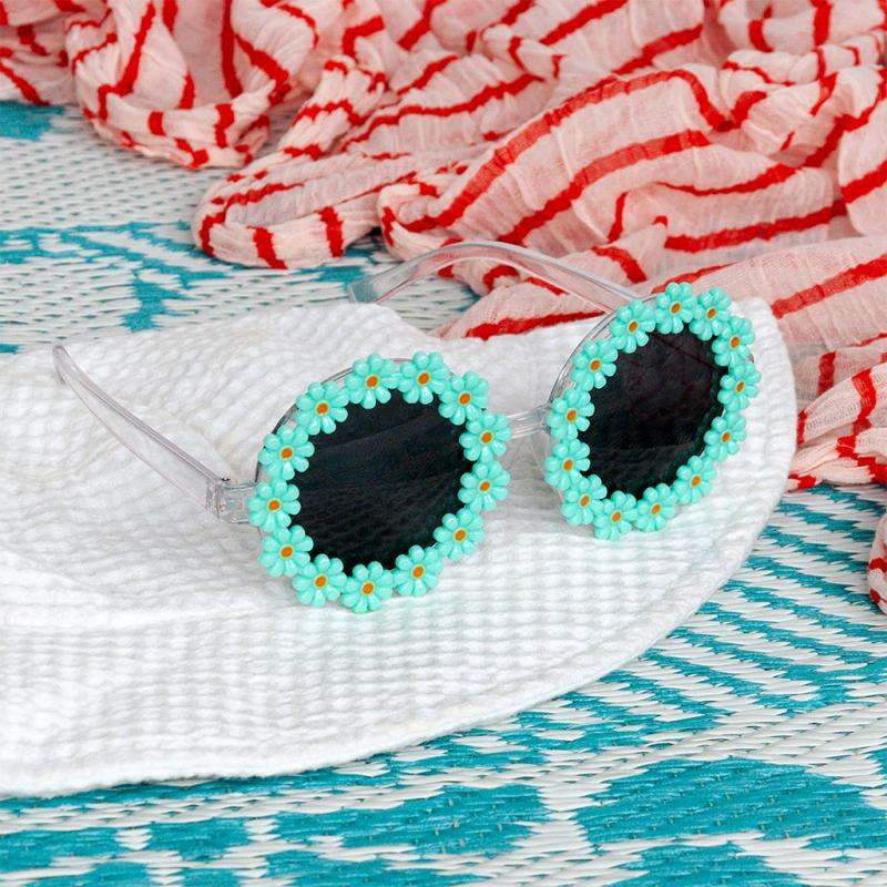 Rex International Funglasses Green Daisy Sunglasses 30337 lifestyle 2