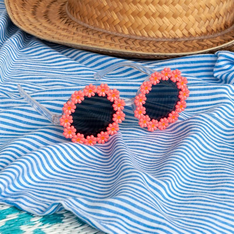 Rex International Funglasses Pink Daisy Sunglasses 30338 lifestyle 1