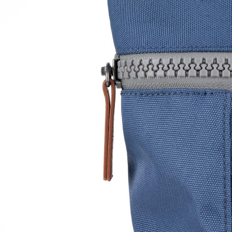 Roka Backpack Finchley A Sustainable Medium Burnt Blue FINCAMRBBL detail zip