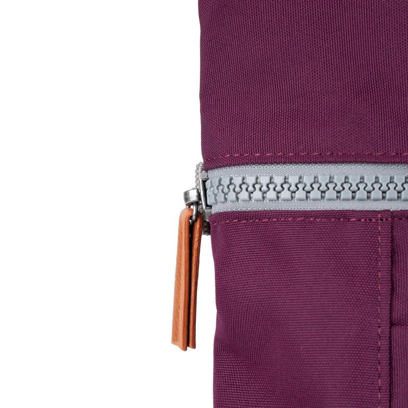 Roka Backpack Finchley A Sustainable Medium Cherry Lacquer zip detail
