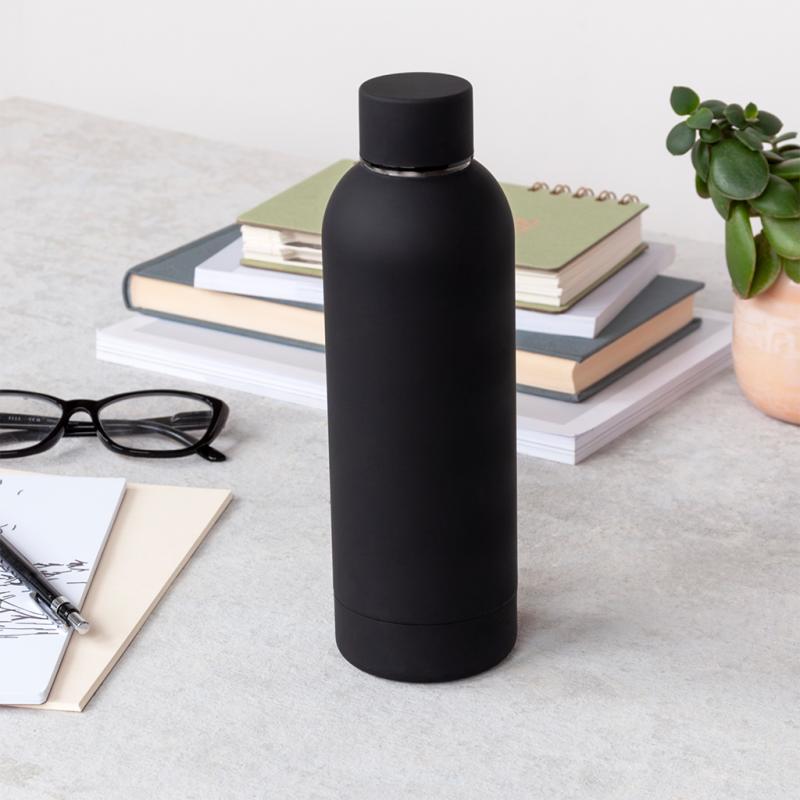 Rubber Coated Steel Drinking Bottle Black 30345 lifestyle