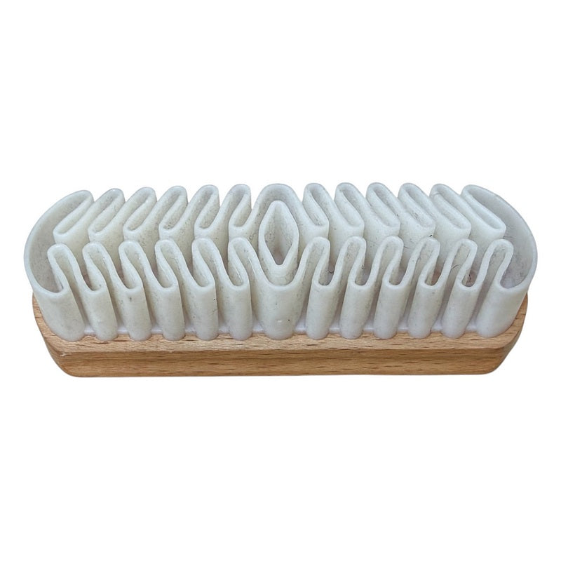 Sting In The Tail Dog Hair Removal Brush detail
