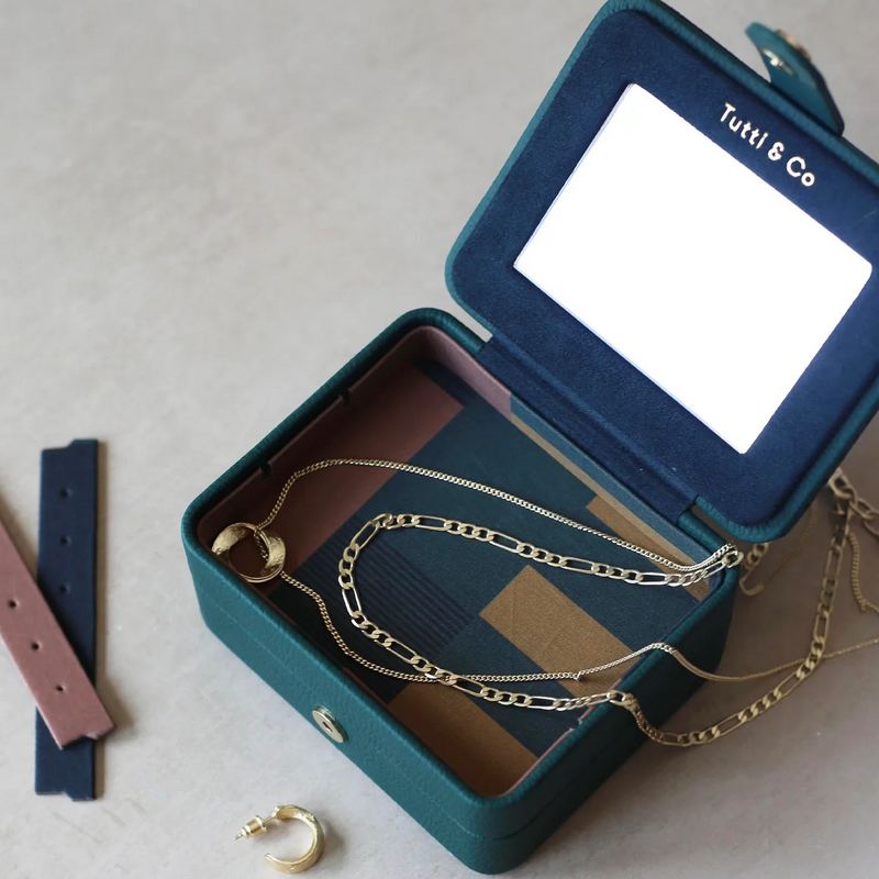 Tutti & Co Emperor Jewellery Box JB19 in use