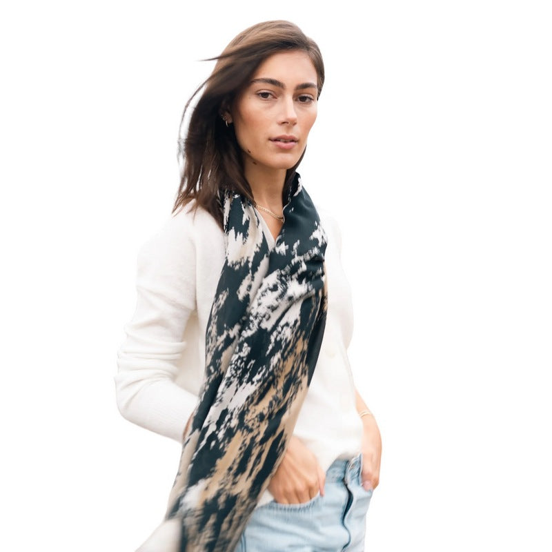 Tutti & Co Farne Scarf S384 on model
