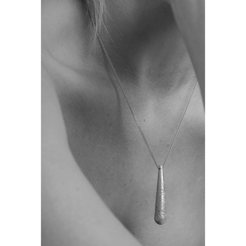Tutti & Co Jewellery Grain Necklace Silver NE769S on model