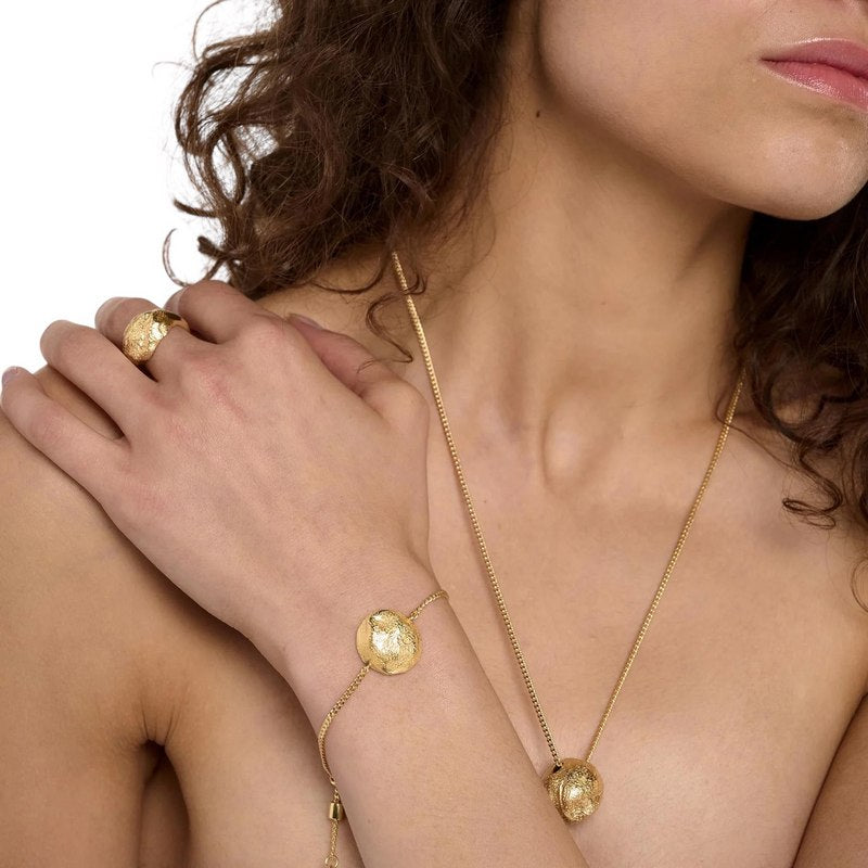 Tutti & Co Jewellery Halo Bracelet Gold BR709G on model