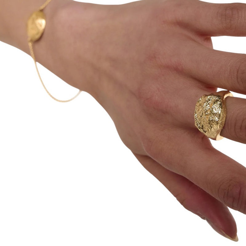 Tutti & Co Jewellery Halo Ring Gold RN363G on model's hand