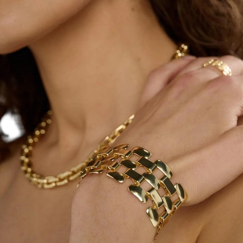 Tutti & Co Jewellery Linear Bracelet Gold BR710G on model 2