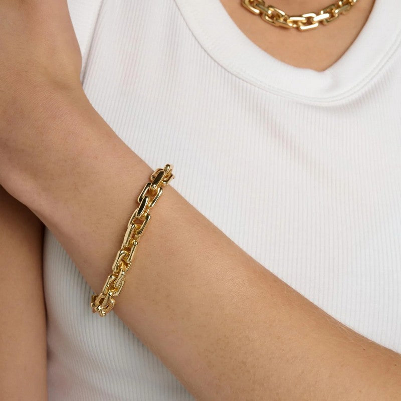 Tutti & Co Jewellery Link Bracelet Gold BR713G on model