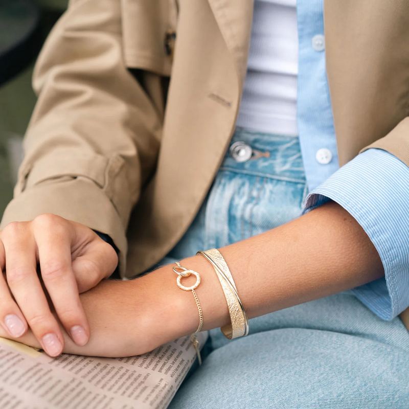 Tutti & Co Jewellery Pose Bracelet Gold BR616G on model