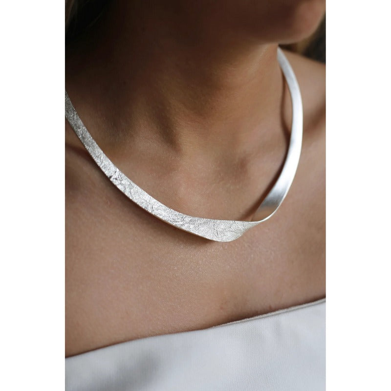 Tutti & Co Jewellery Praise Necklace Silver NE674S on model