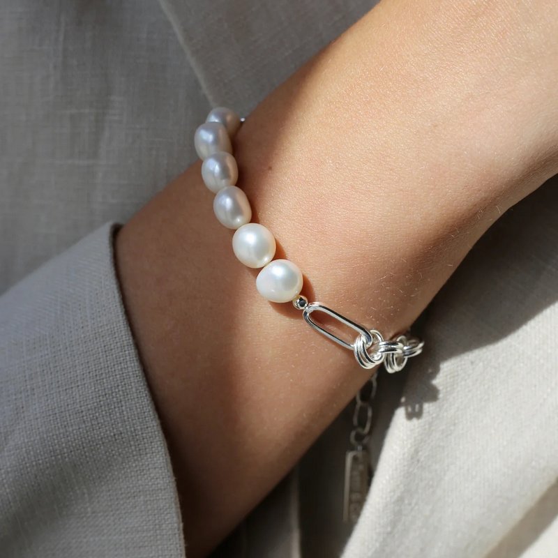 Tutti & Co Jewellery Royal Freshwater Pearl Bracelet Silver BR623S on model