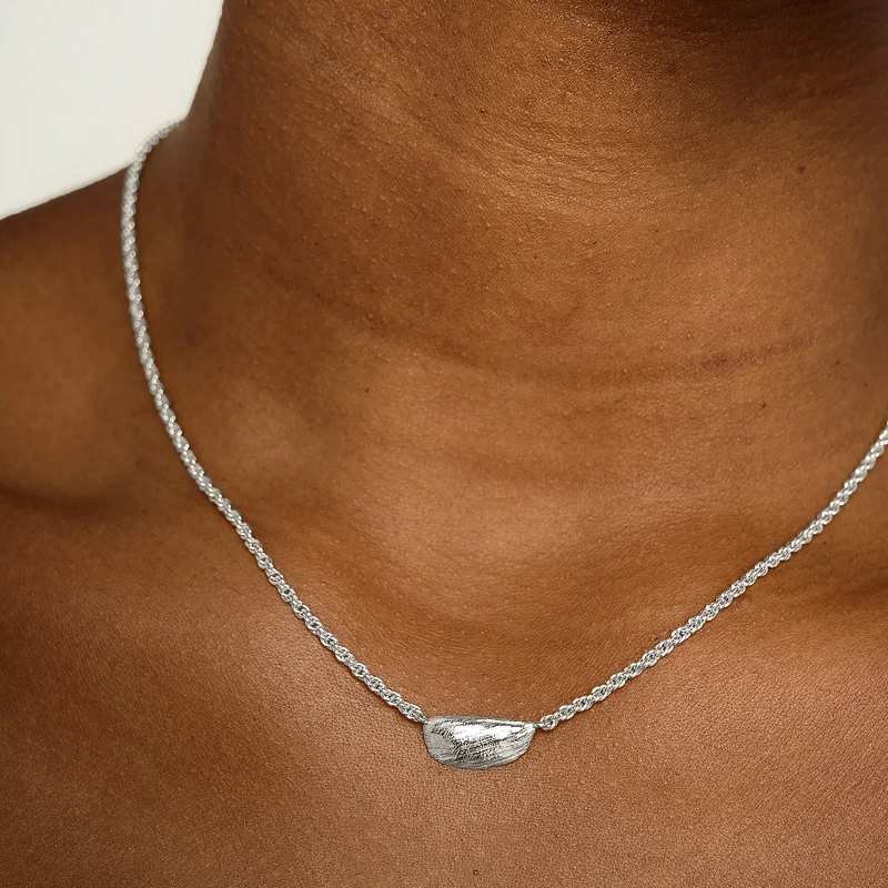 Tutti & Co Jewellery Selene Necklace Silver NE818S model