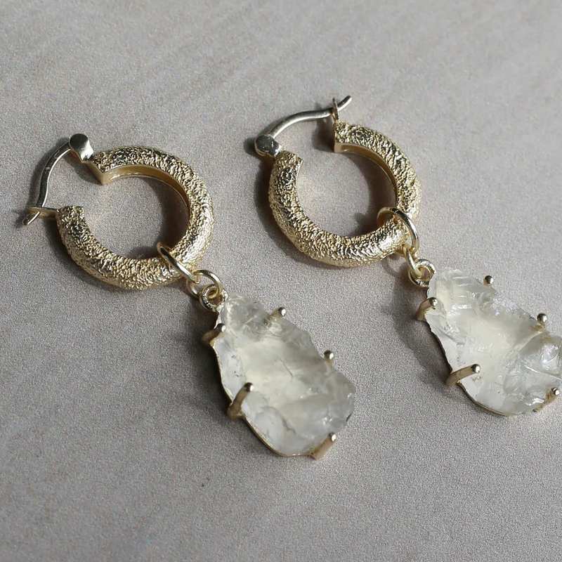 Tutti & Co Quartz Earrings Gold layflat