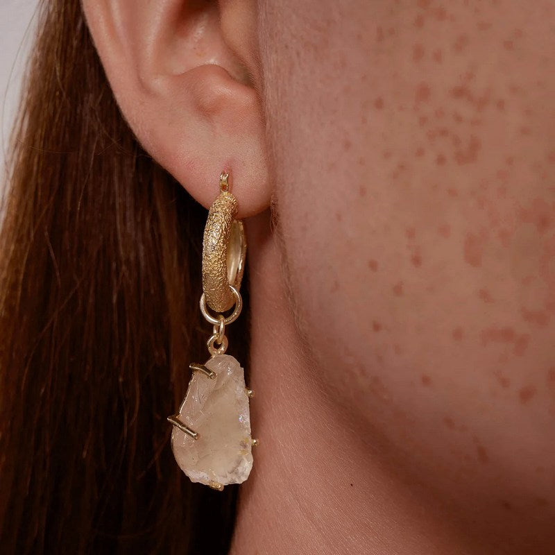 Tutti & Co Quartz Earrings Gold on model