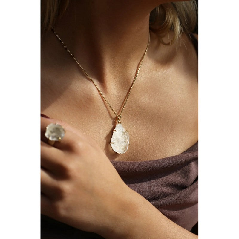 Tutti & Co Quartz Necklace Gold NE730G on model 1