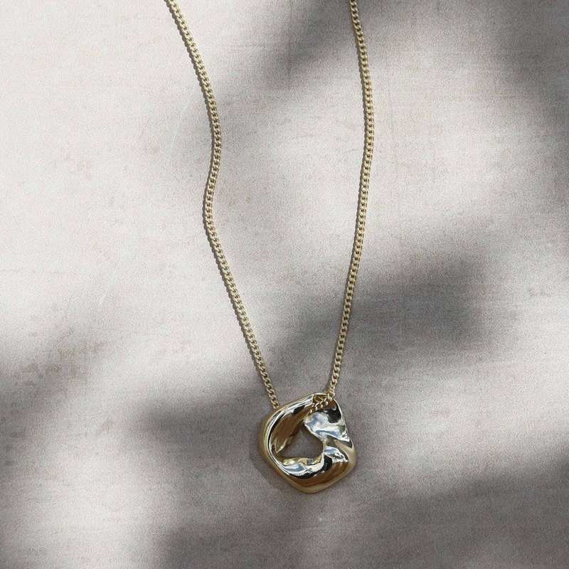 Tutti & Co Soho Pendant Necklace Gold NE738G lifestyle