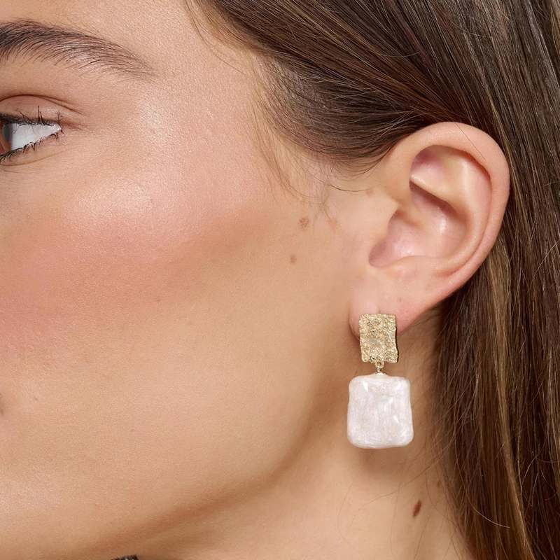 Tutti & Co Tranquil Drop Earrings Gold EA682G model