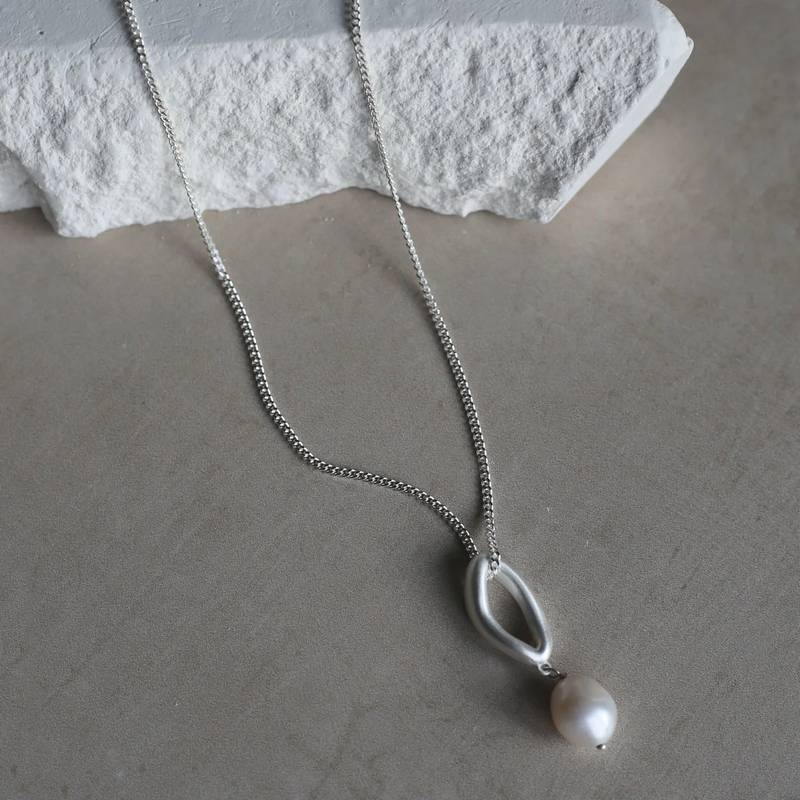 Tutti & Co Tranquil Necklace Silver NE707S on stone