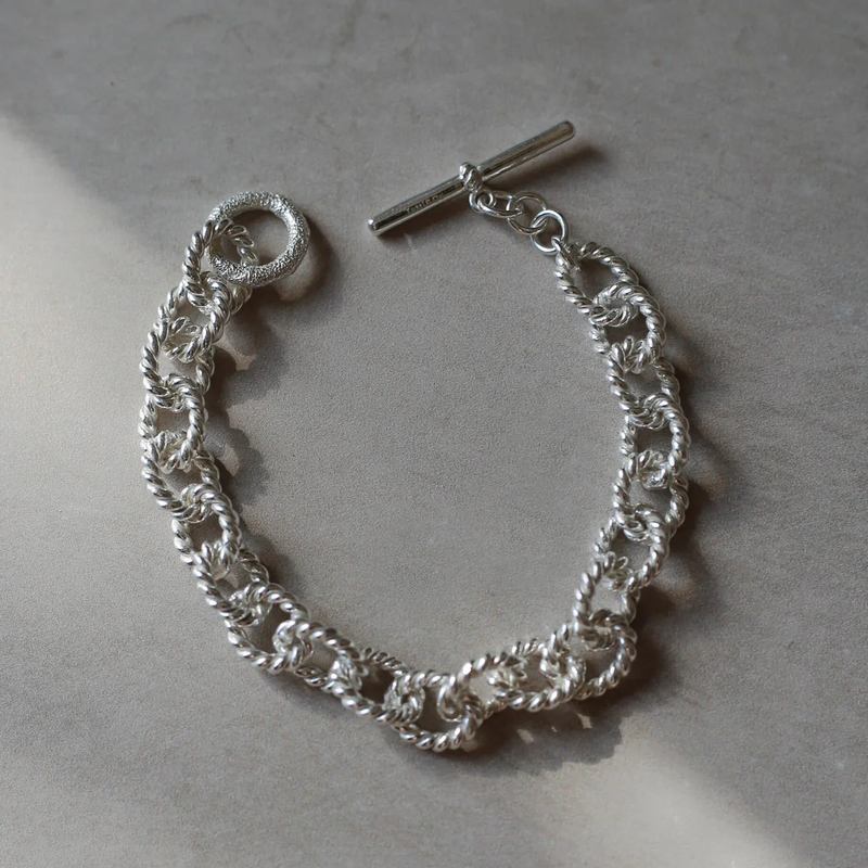 Tutti & Co Twist Bracelet Silver BR637S on stone