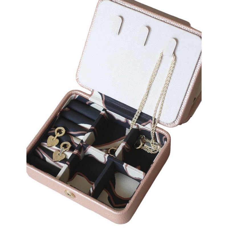 Tutti & Co Wildflower Jewellery Box JB18 in use