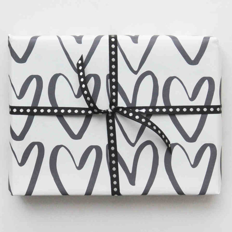 Black Outline Hearts Gift Wrap GWE503