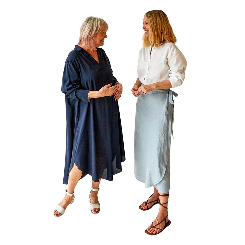 Chalk Clothing Julia Shirt Dress Navy 7101.4303 on model side