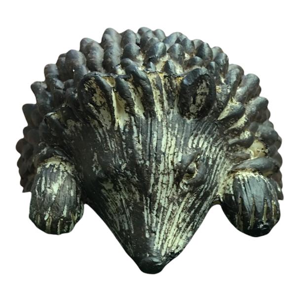 Edwin Hedgehog Pot-edge Hanging Sculpture Brown face detail