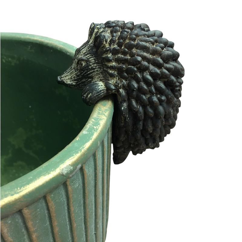 Edwin Hedgehog Pot-edge Hanging Sculpture Brown on pot side