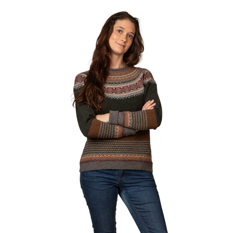 Eribe Knitwear Alpine Sweater Bracken P3974 on model arms folded