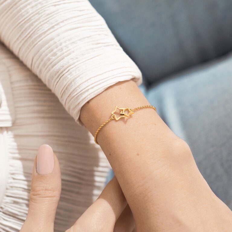 Joma Jewellery Infinity Links Star Bracelet 5368 on model