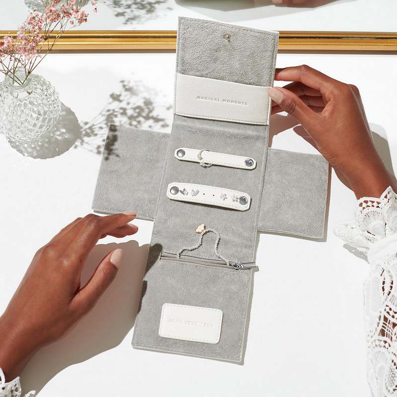 Joma Jewellery Jewellery Roll White Magical Moments 5481 in use