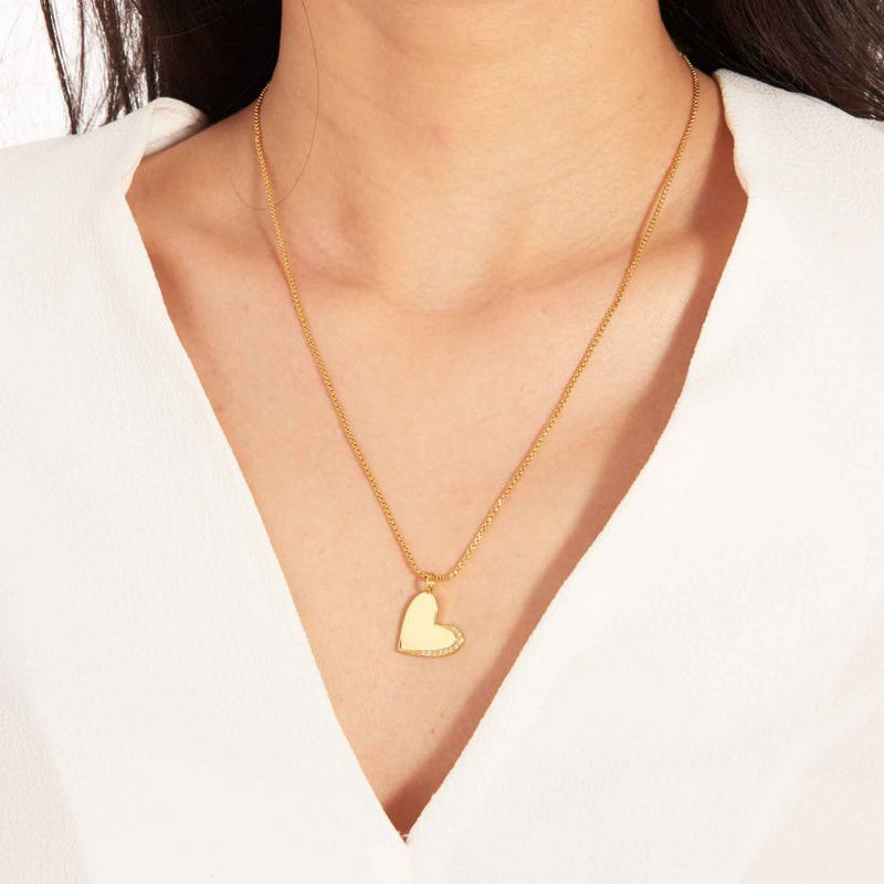 Joma Jewellery Alexis Heart Necklace Gold-plated 3297 on model
