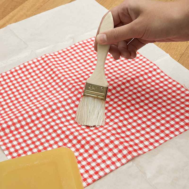 Kikkerland DIY Beeswax Wraps CU320 in use