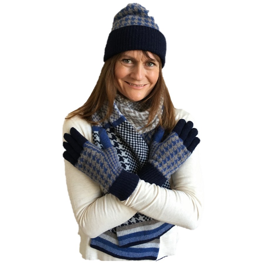 Old School Beauly Knitwear - Black Isle Gloves, Hat & Scarf on Model