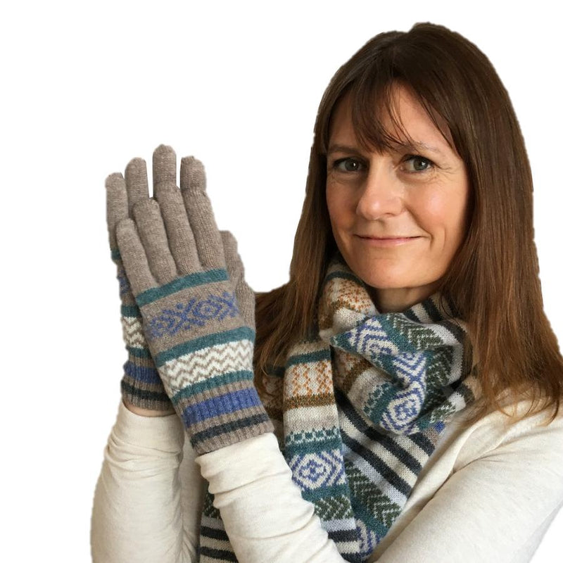 Old School Beauly Knitwear - Cromarty Gloves on Model to side