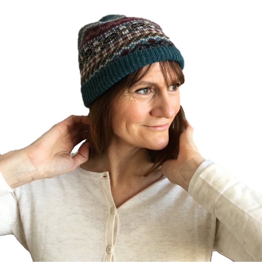 Old School Beauly Knitwear - Culloden Hat on Model side