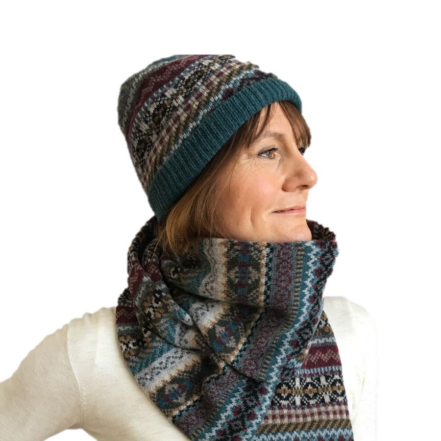 Old School Beauly Knitwear - Culloden Hat on model side