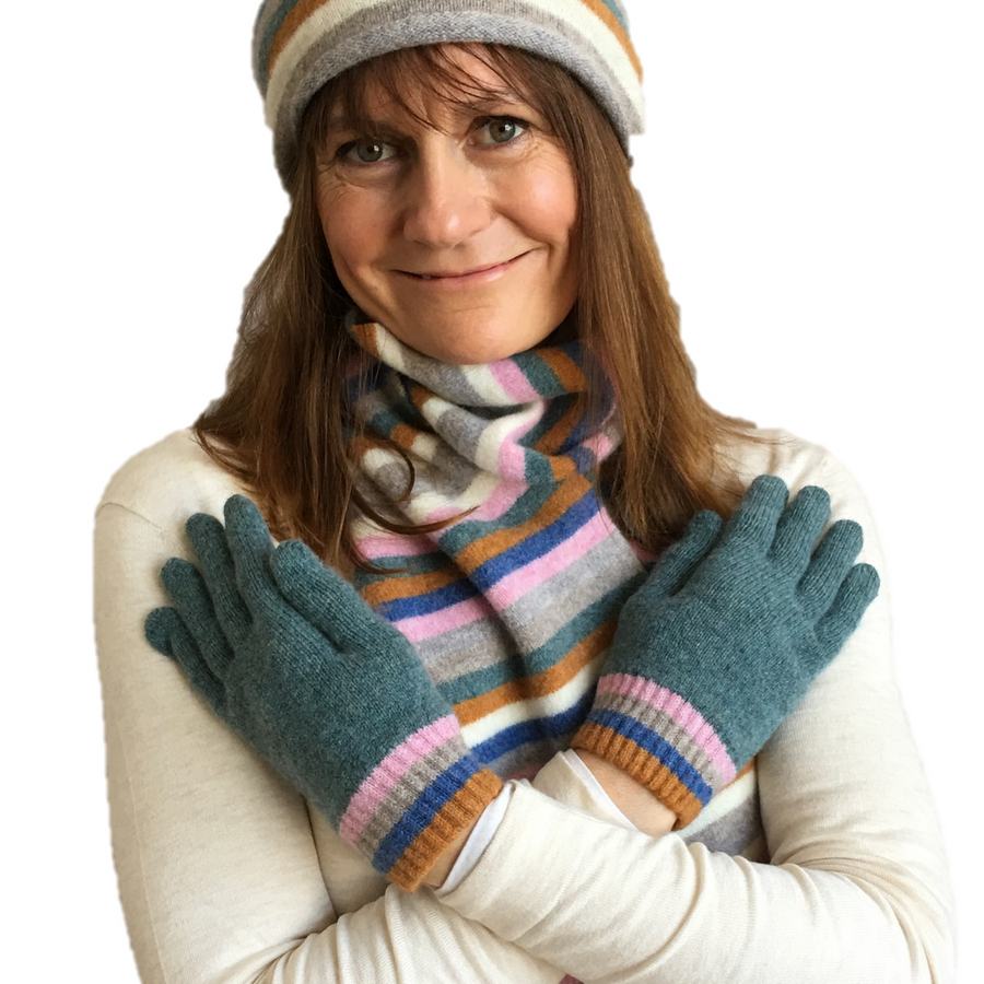 Old School Beauly Knitwear - Inverness Pink Skies Gloves on model with matching hat and scarf