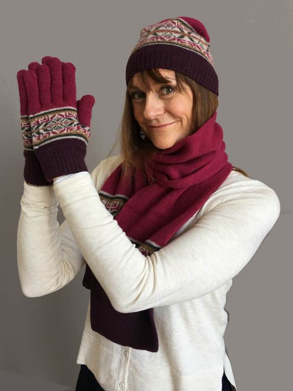 Old School Beauly Knitwear - Ross-shire Gloves on model