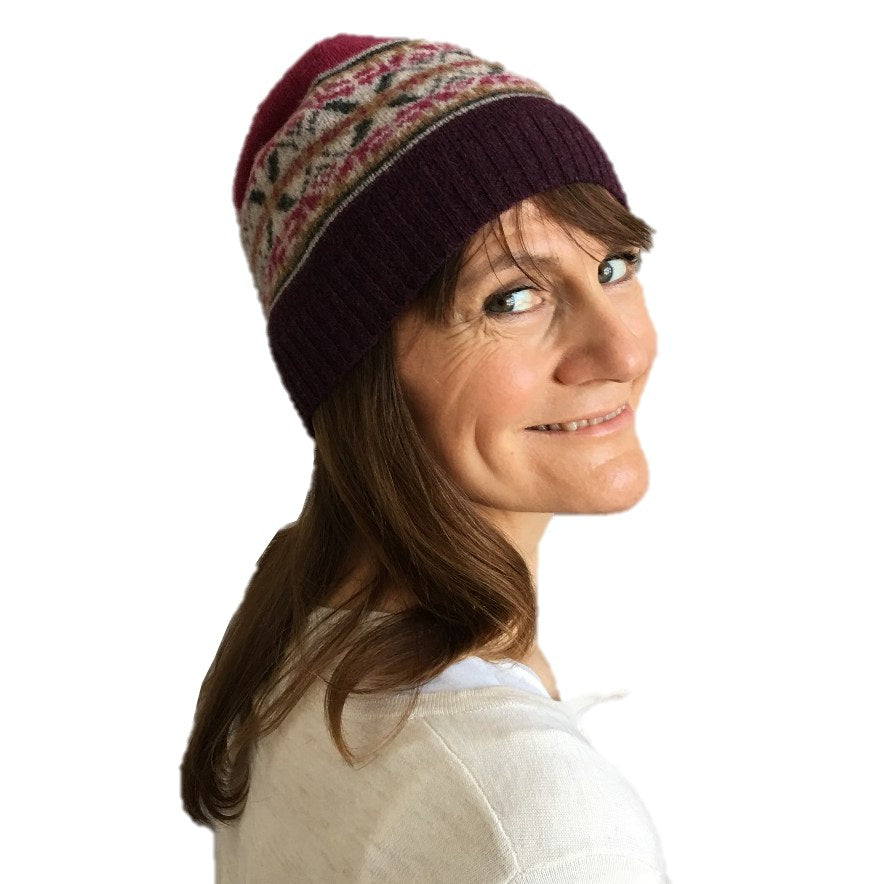 Old School Beauly Knitwear - Ross-shire Hat on model side