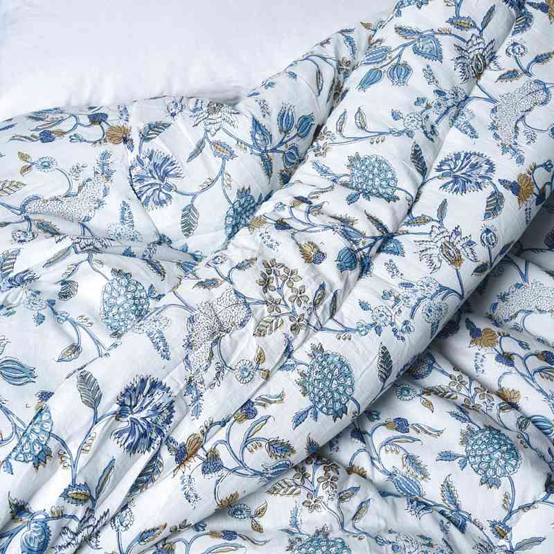 Powell Craft Blue & White Floral Print Quilt Q22 detail